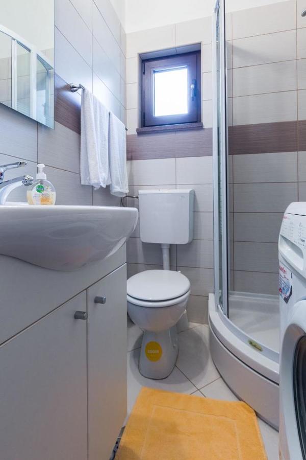 Apartman Bojana Appartement Starigrad Paklenica Buitenkant foto
