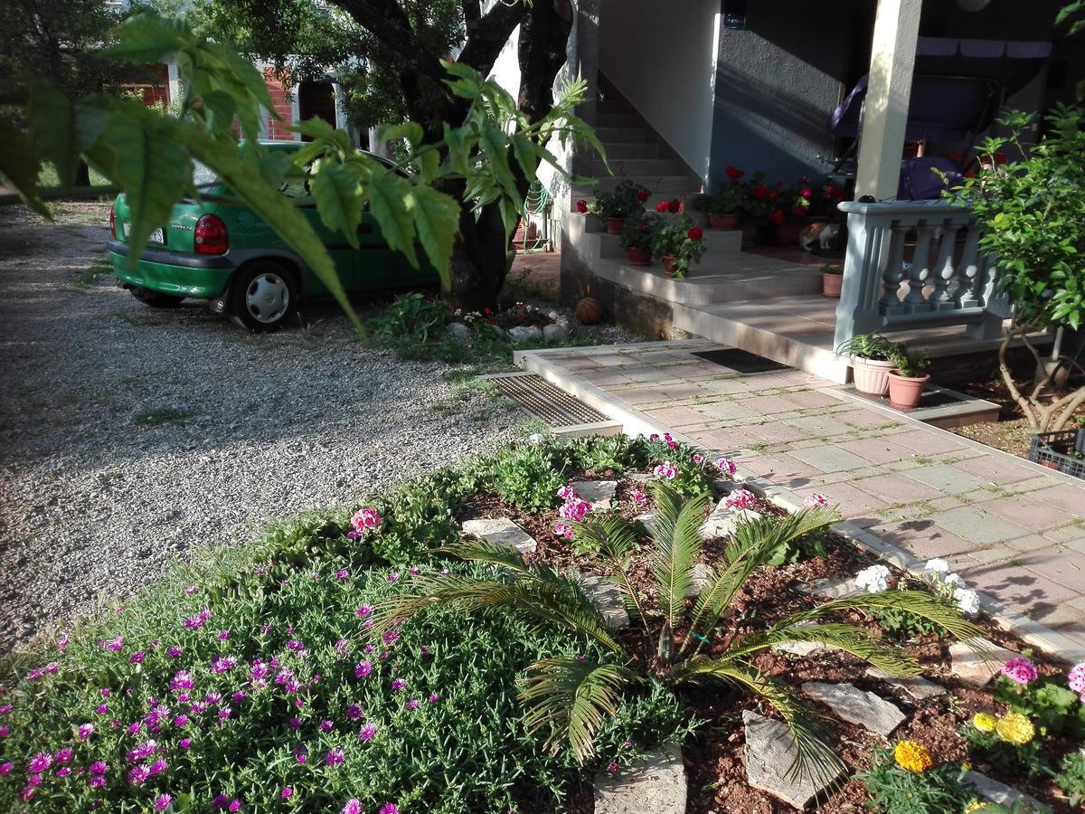 Apartman Bojana Appartement Starigrad Paklenica Buitenkant foto